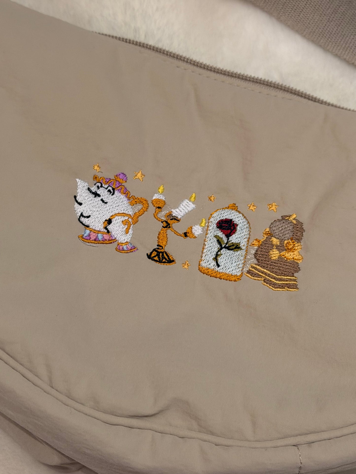 Sac banane brodée la belle et la bête