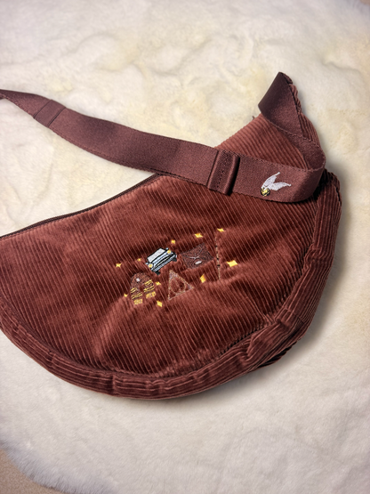 Sac banane brodé en velours côtelé inspiration univers sorcier