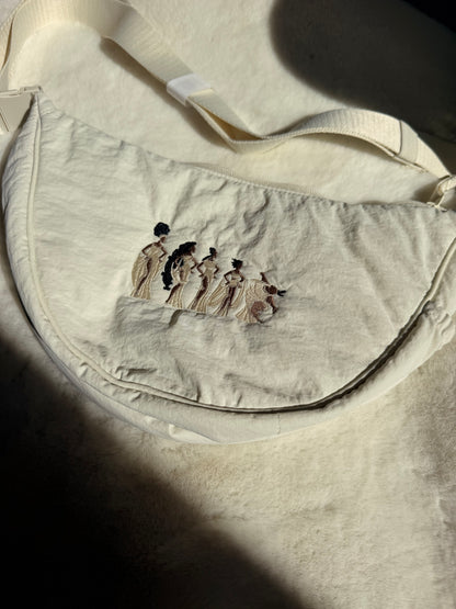 Sac banane brodé beige muses hercule