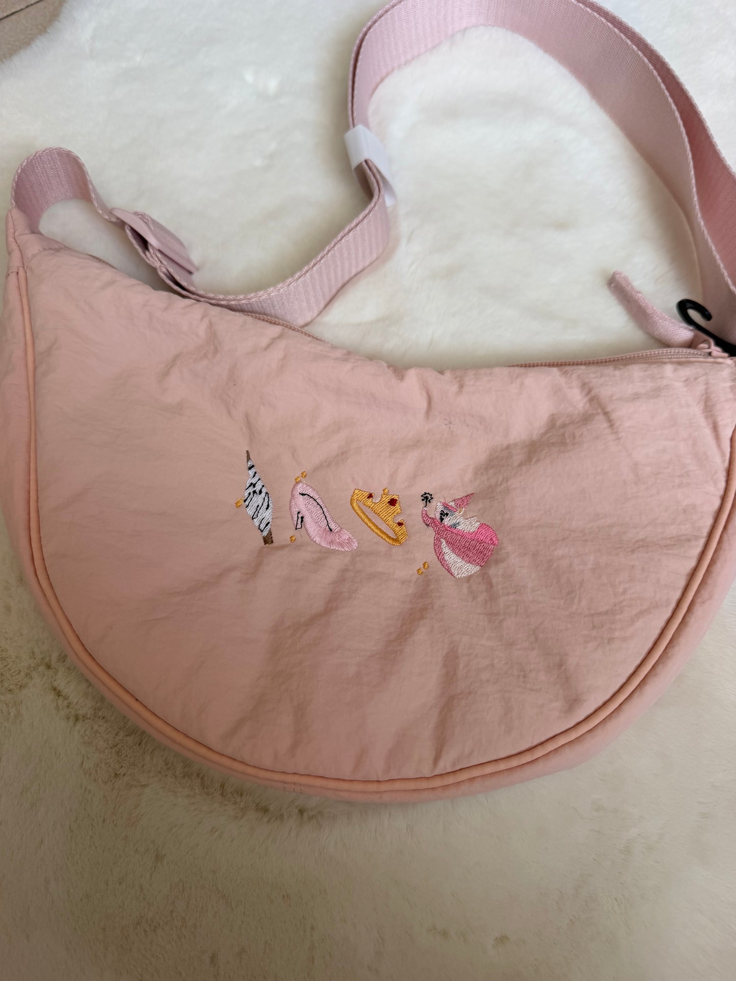 Sac banane brodé La belle au bois dormant