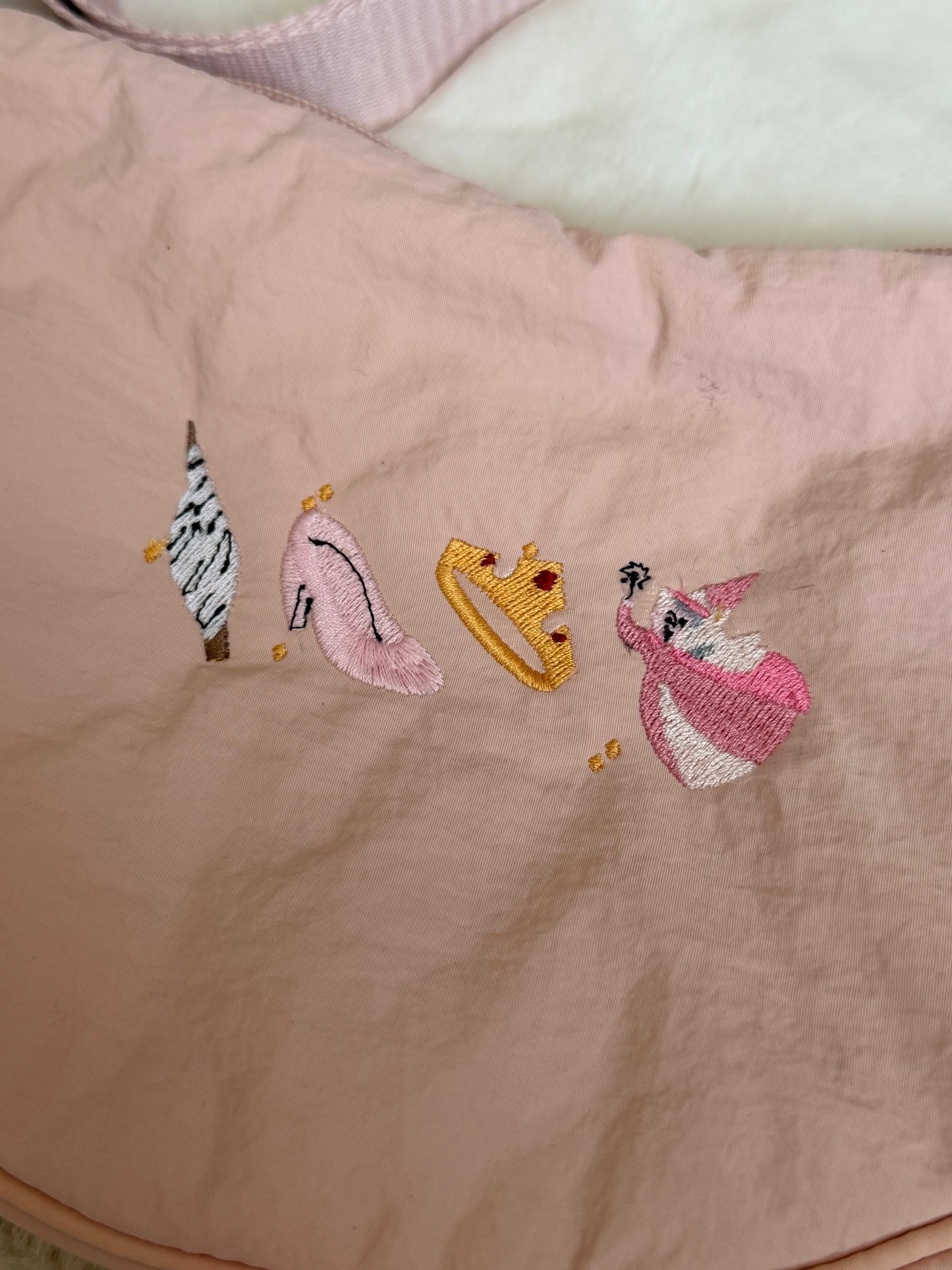 Sac banane brodé La belle au bois dormant