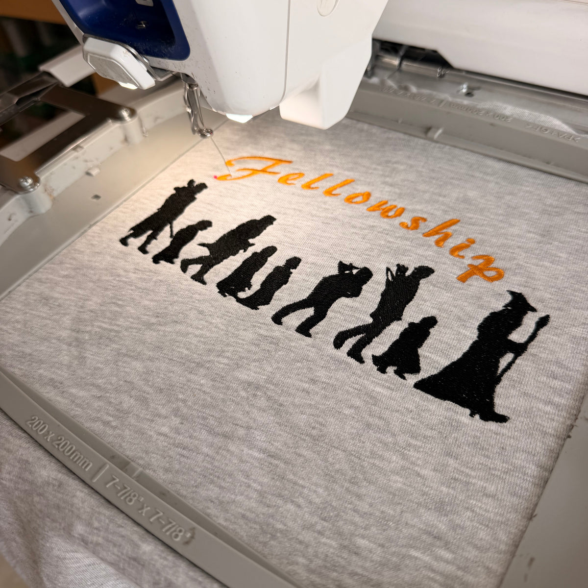 Sweat-shirt brodé seigneur des anneaux